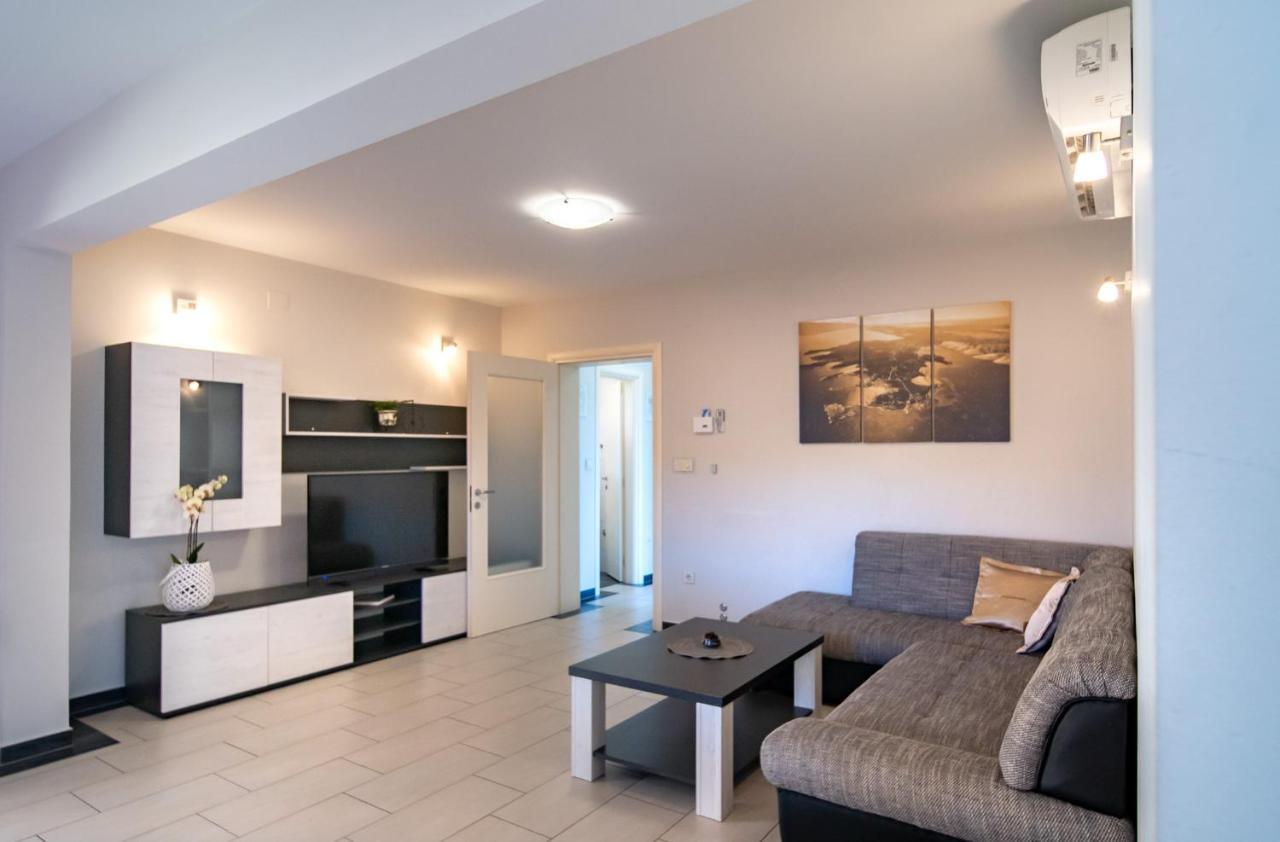 Mistral Apartman Lopar