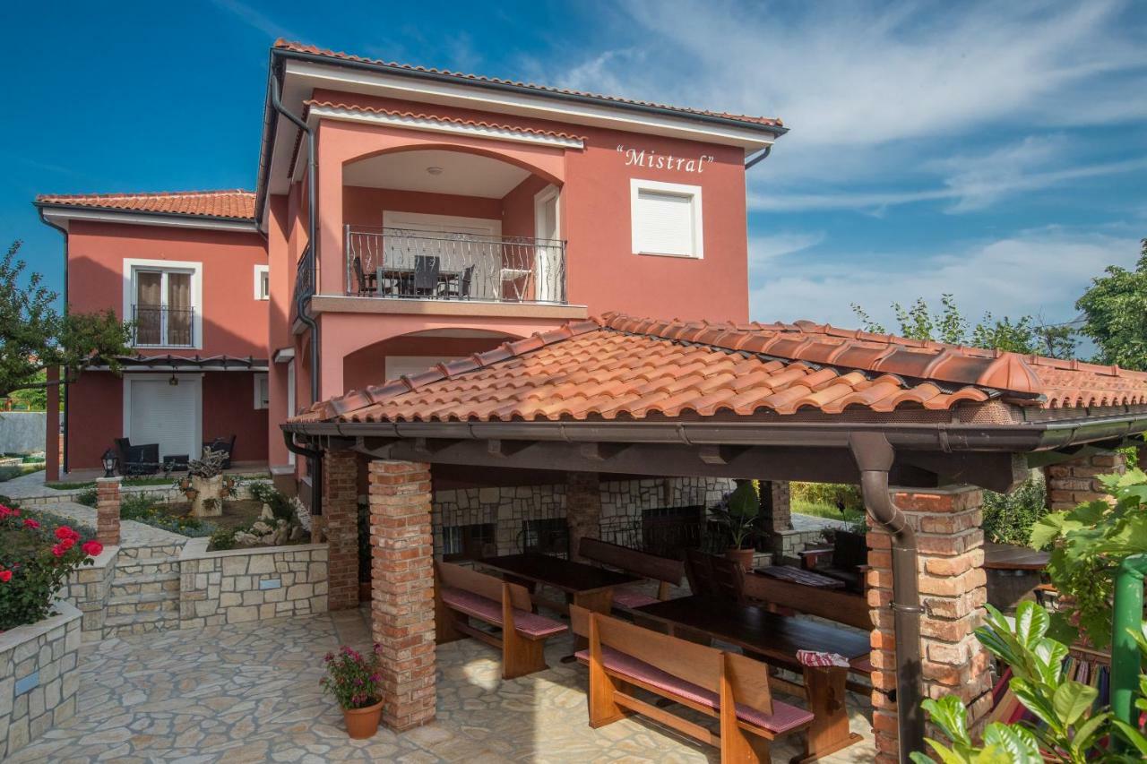 Mistral Apartman Lopar